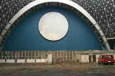 s'intravede la foto di
Gagarin, sotto il pannello - a questa immagine è collegata l'immagine ingrandita