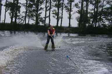 Alena fa sci d'acqua- questa immagine &egrave; collegata l'immagine ingrandita